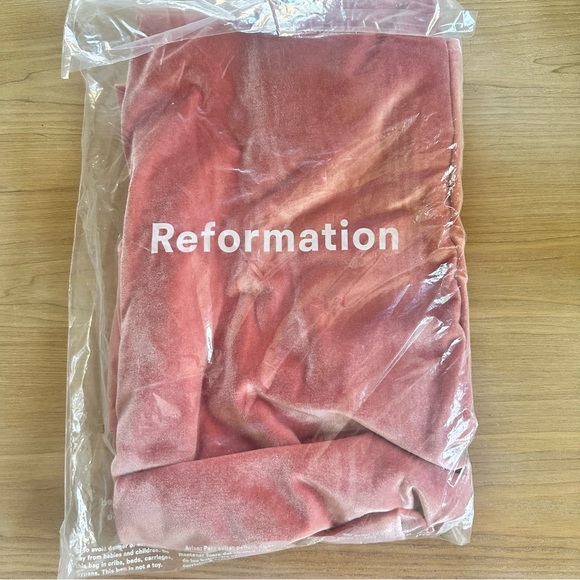 Reformation NEW Adalynn Knot Two Piece Light Pink Velvet Set Outfit Skirt Top M - Picture 9 of 10